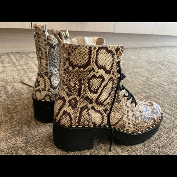 Y2K 90s style Vince Camuto snakeskin leather platform chunky boots - Picture 10 of 13